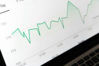 輸入ビジネスで海外メーカーとのミーティング（数で交渉のデメリット編）。